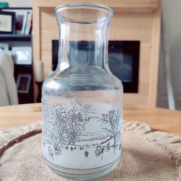 Anchor hocking Christmas glass carafe with Snowy scenery White and gray village - Picture 3 of 15